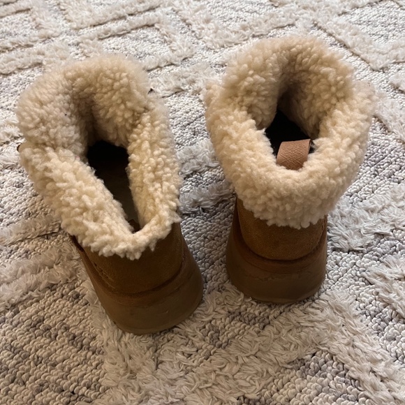 Ugg Funkura Booties Size 8 - Picture 2 of 6